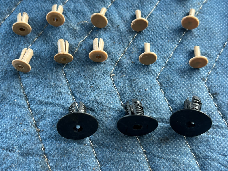 1996-2003 Mercedes W210 E320 Carpet Hold Down Button Clip Set Tan OEM #4674EM