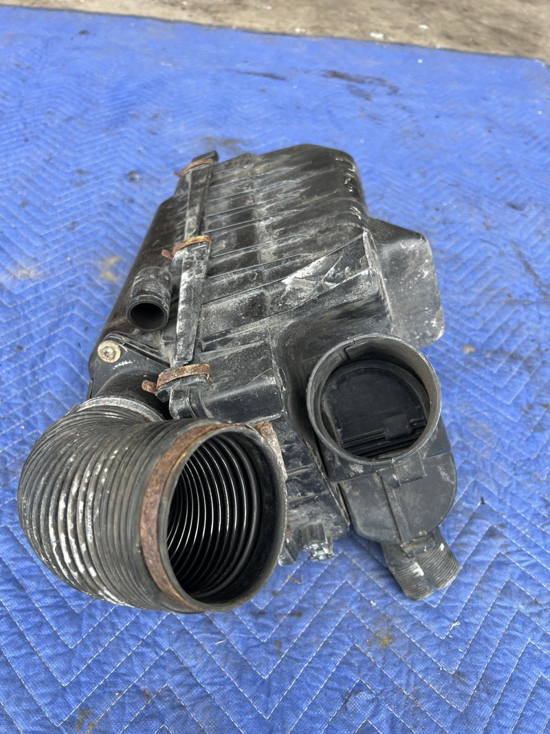 1993-1997 Volvo 850 850R Engine Air Filter Assembly Airbox NA 2.4L OEM #4430E