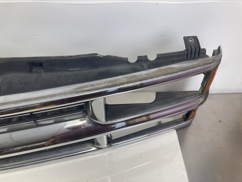 1995-1998 Chevrolet Silverado 2500 GMT400 Front Grille 15981091