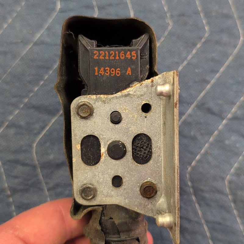 1990 Chevrolet K1500 - Lock Actuator PN: 22121645 14396 A