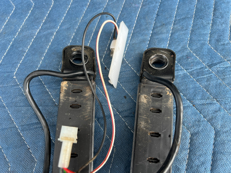 1986-1993 Volvo 240 244 Sedan Front Right & Left Seat Belt Buckle Set OE #4191EM