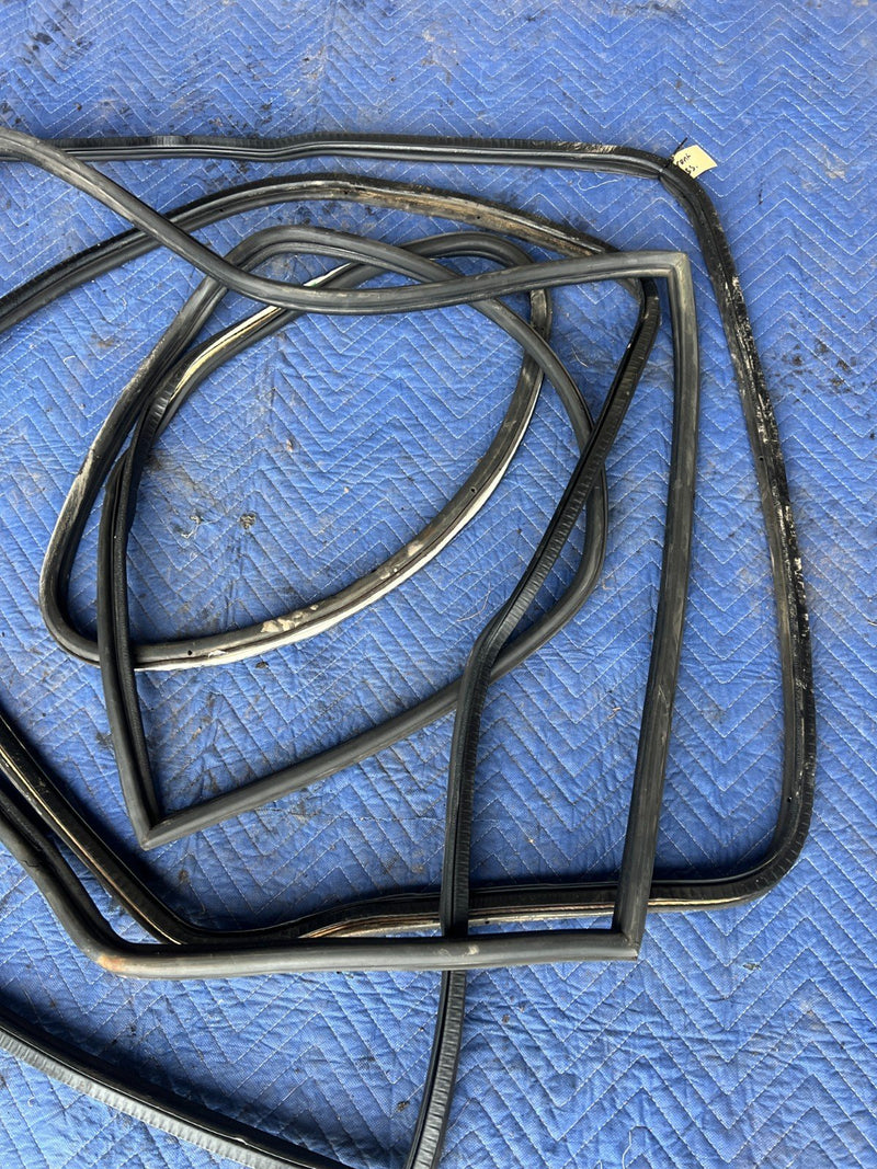 1992-1995 Volvo 940 740 Wagon Front Rear RH LH Door Weather Seal Set OEM #3295EM