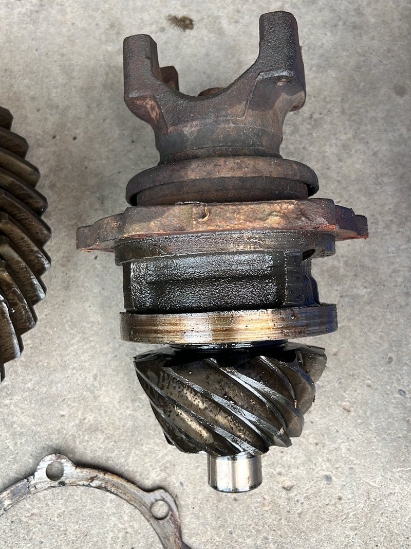 1973-1988 Chevrolet K2500 Differential Gear Set 3.73 Ratio w/ Axle Shafts OEM #5935EM