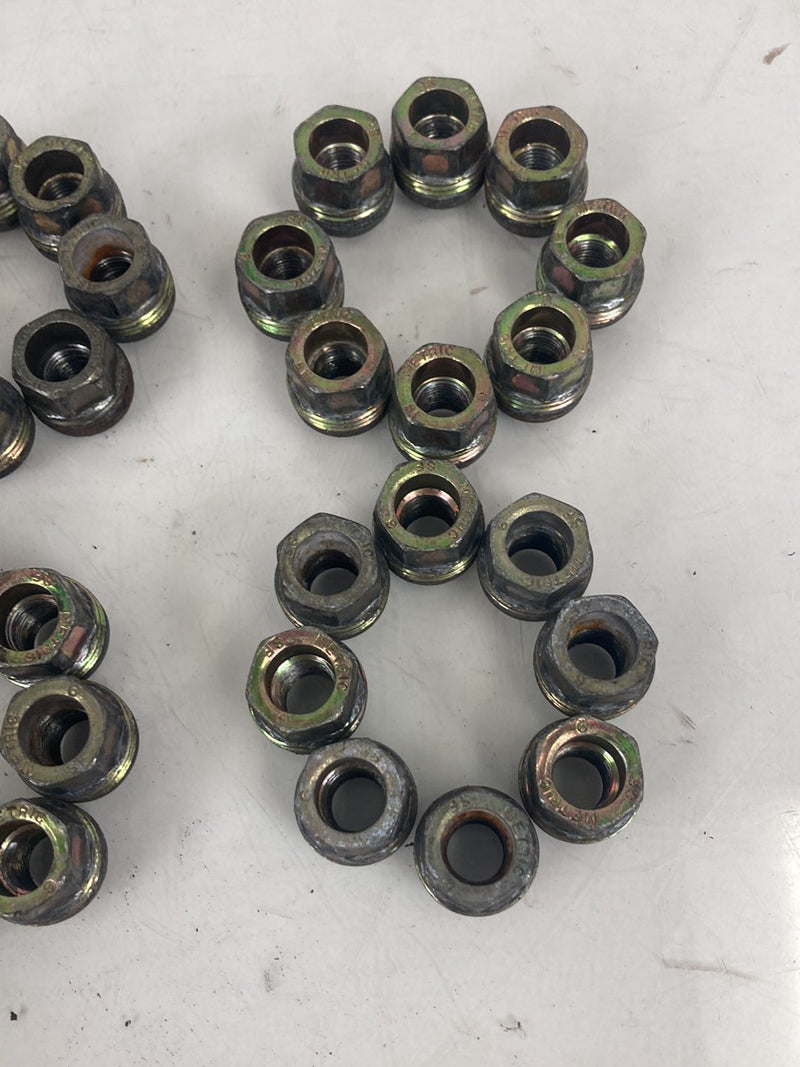 1995-1998 Chevrolet Silverado 2500 GMT400 Lug Nuts 32 Set 15646780 OEM