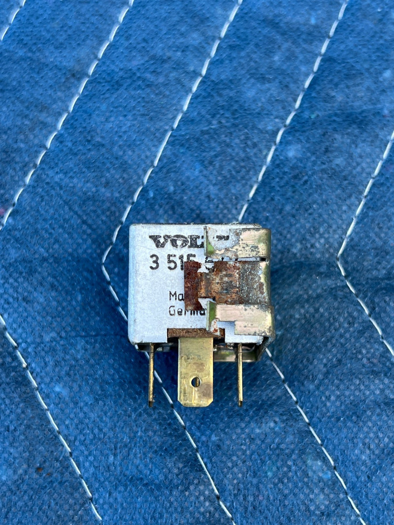 1986-1993 Volvo 240 244 Sedan Fuel Pump 12V Relay 899535 OEM #4180EM
