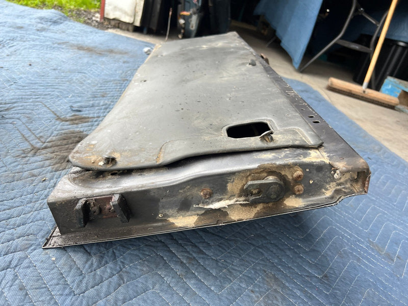 1985-1988 Suzuki Samurai SJ413 Lower Tailgate 67700-80060 OEM