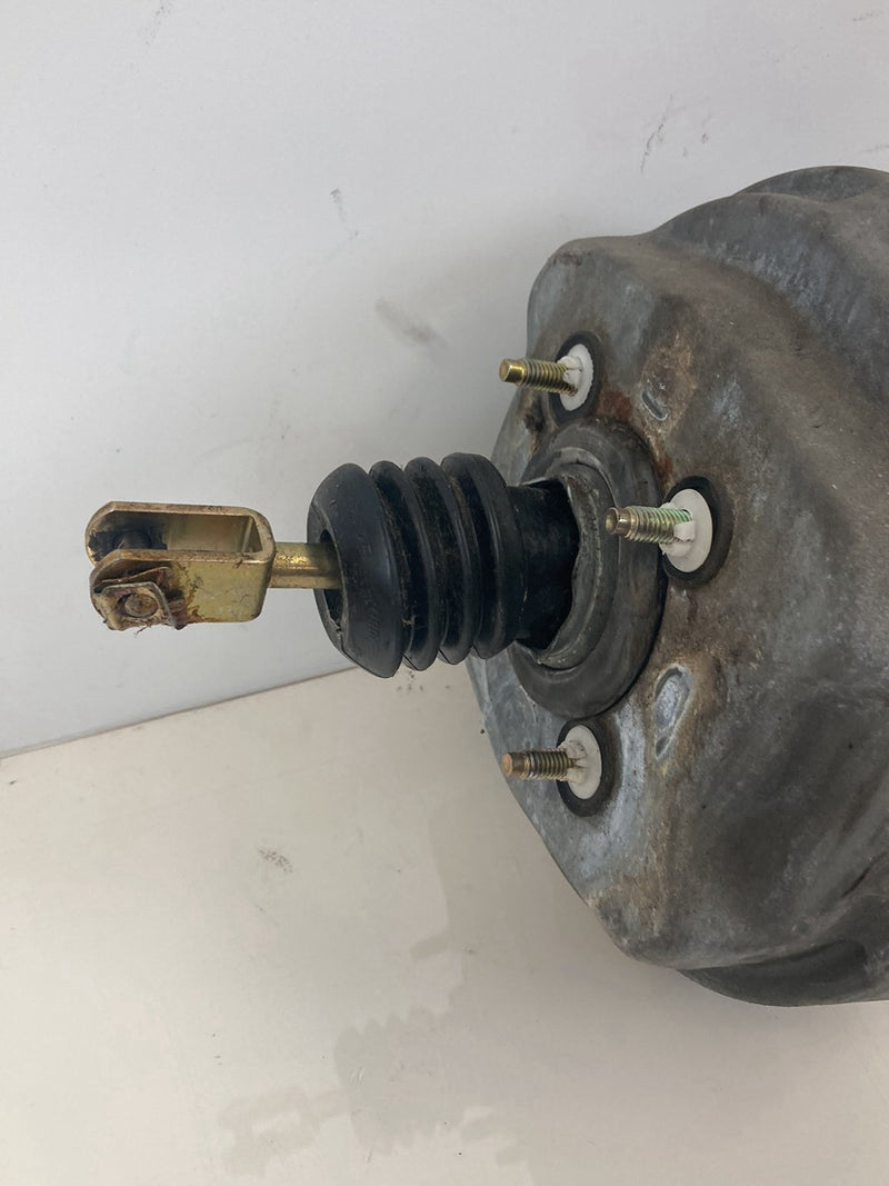 1992 Volvo 940 944 - Brake Booster Master Cylinder PN: 3530354