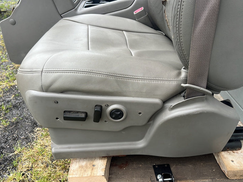 Chevrolet Silverado - Seat Front Pair