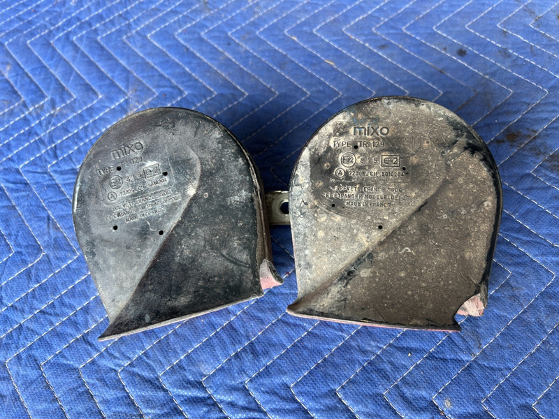 1983-1985 Porsche 944 Mixo Type TR129 High & Low Pitch Horn Pair OEM #1836EM