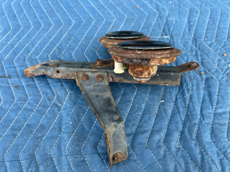 1986-1993 Volvo 240 244 Sedan Horn High & Low Tone Mounting Bracket OEM #4223EM