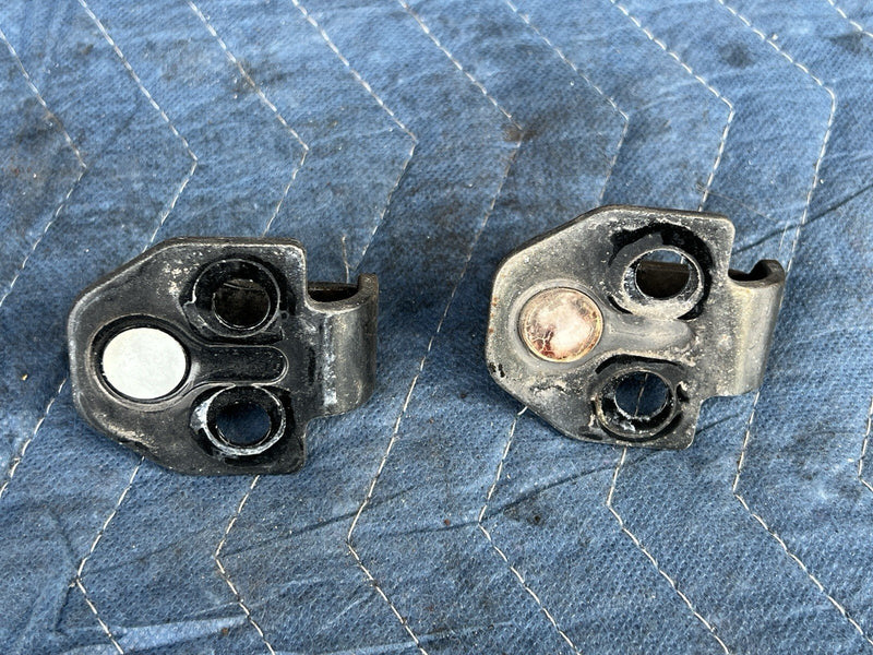 1998-2003 Jaguar XJR XJ8 X308 Door Striker Catch Plates w/Hardware OEM #4728E