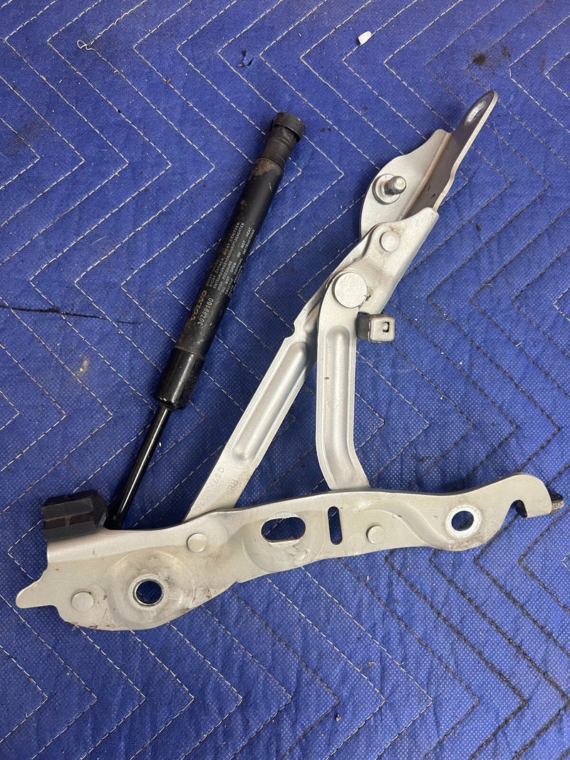 - Trunk Hinge PN: 30779936, 051XGD7, 355KAA6E, 30799160