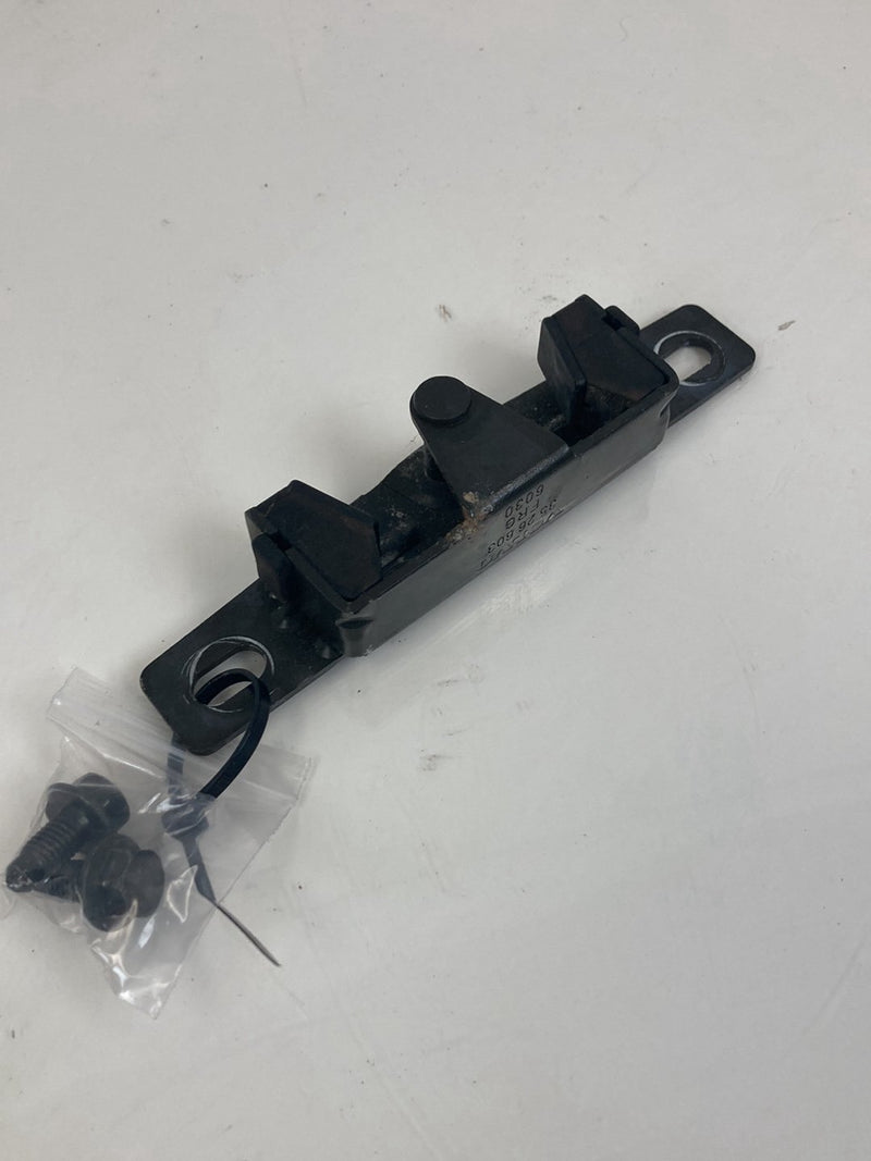 1992 Volvo 940 944 - Tailgate Latch PN: 3526603