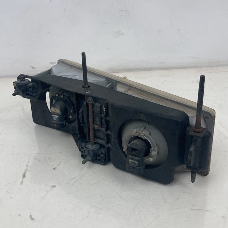 1995-1998 Chevrolet Silverado 2500 GMT400 Headlight Right 15034930 OEM