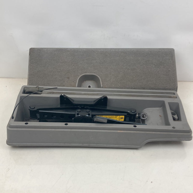 1996 Chevrolet Silverado GMT800 - Jack & Tool Kit