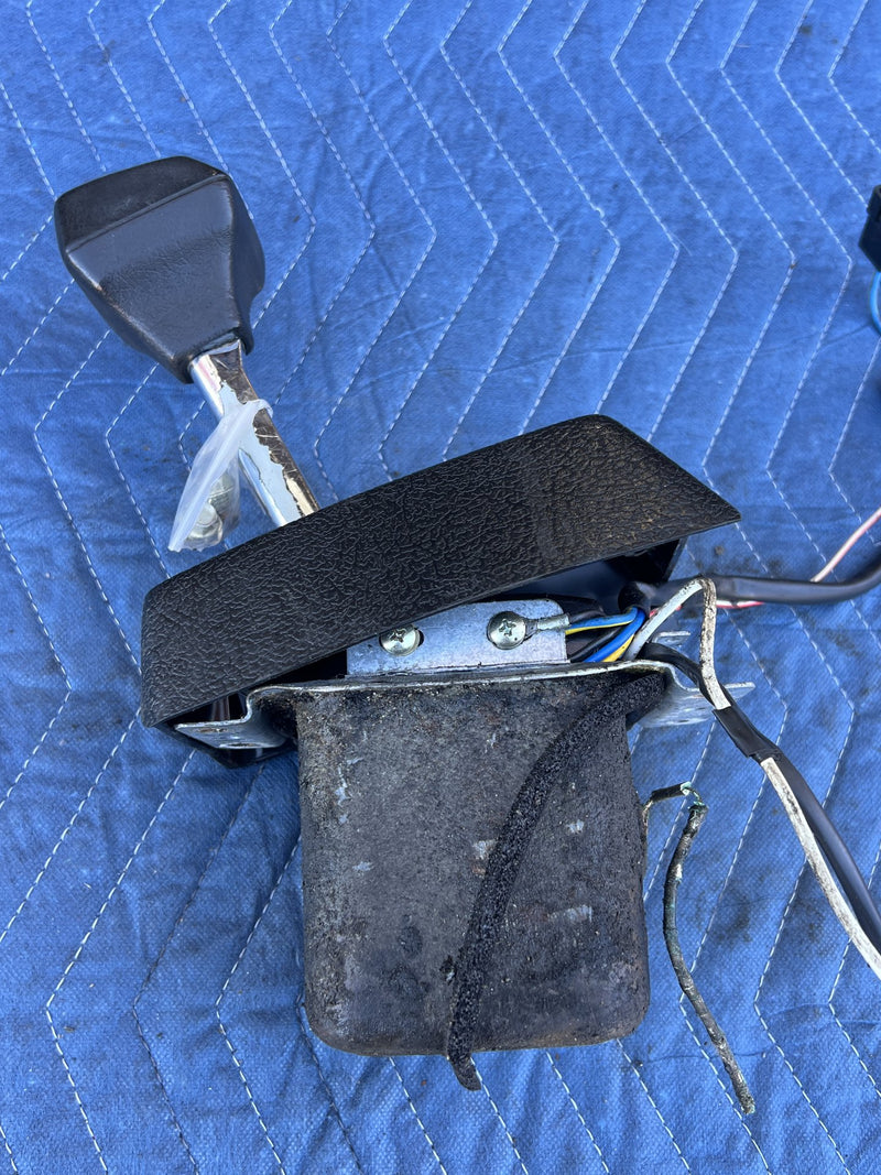 1988 Volvo 240 245 - Automatic Shifter Assembly