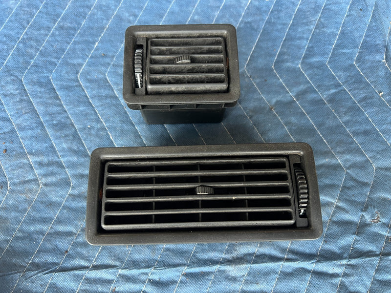 1989-1995 Volvo 740 940 Front Dash RH & LH Center Heat AC Vent Set OEM #3825EM