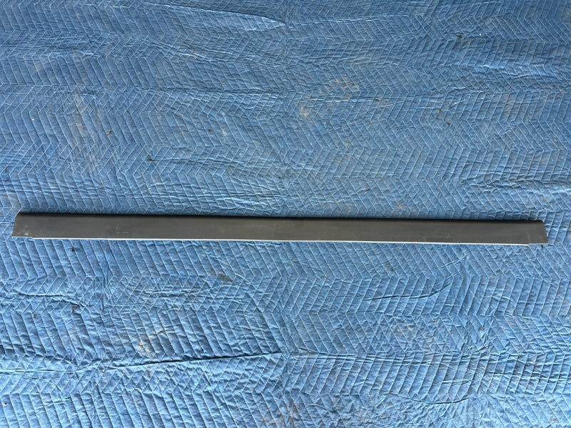 1999-2007 Chevy Silverado Rear Glass Trim Molding Bezel 15772042 #1620CN