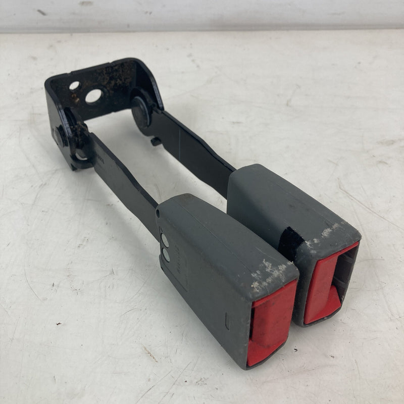 2014-2018 Chevrolet Silverado GMT900 Seat Belt Buckle Rear 23147546 OEM #5614M