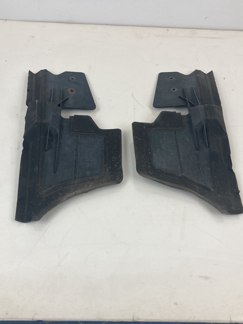 1992 Volvo 940 944 - Radiator Air Dam PN: 3538918 3538919
