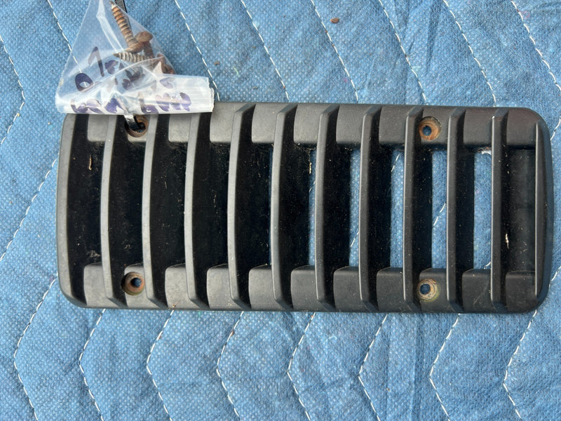 1986-1993 Volvo 240 245 Wagon Rear Right RH Exterior Air Vent OEM #4057EM