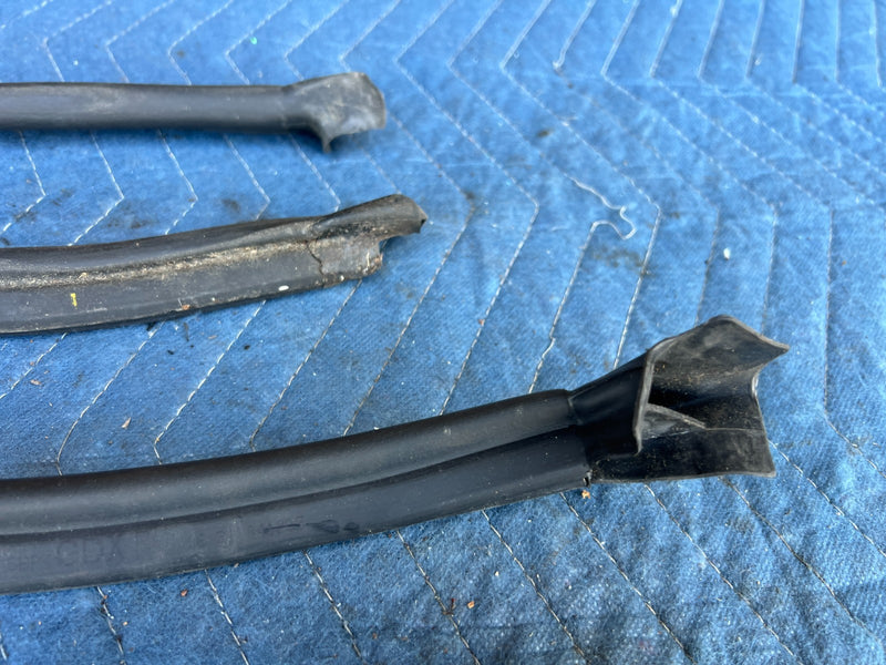 2000-2005 BMW 330xi 325xi E46 Upper Engine Cable Guide Cowl Seal Set OEM #4785EM