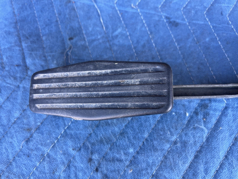 1986-1993 Volvo 240 244 245 Gas Pedal Assembly w/Cover & Vacuum Valve OEM #5051E