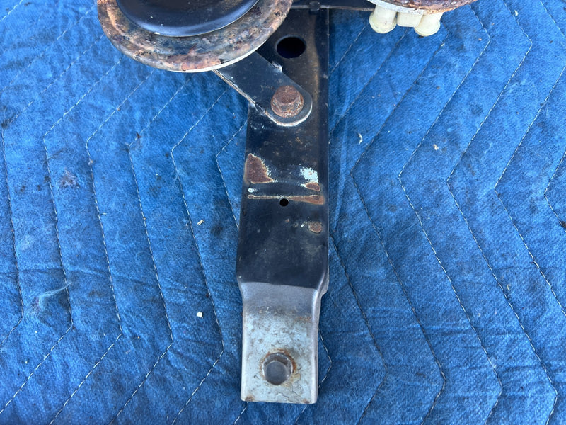 1986-1993 Volvo 240 244 245 Horn High & Low Tone w/ Mounting Bracket OEM #4506EM