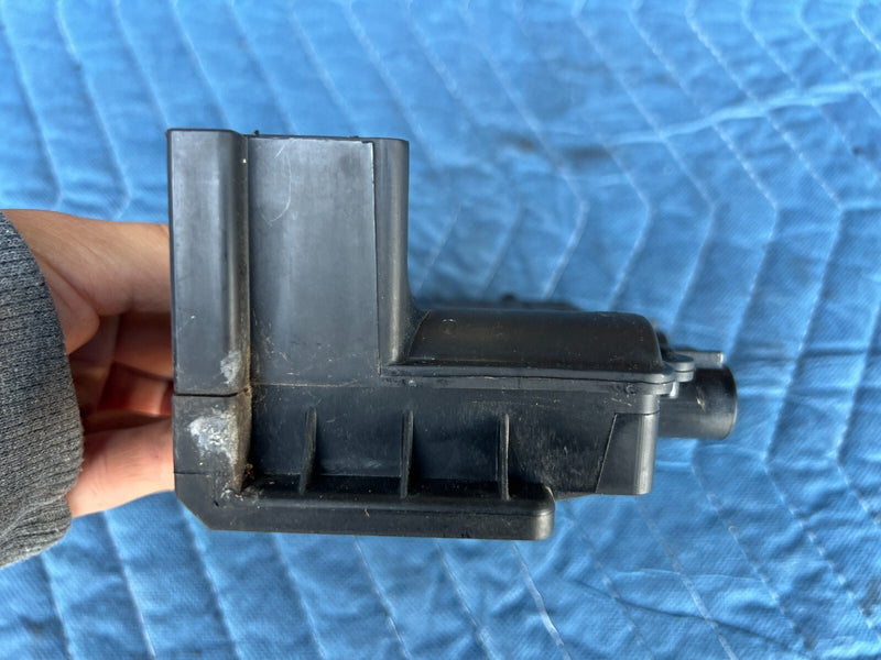 2011-2017 BMW X3 F25 Front Power Distribution Fuse Relay Box Terminal OEM#2191EM