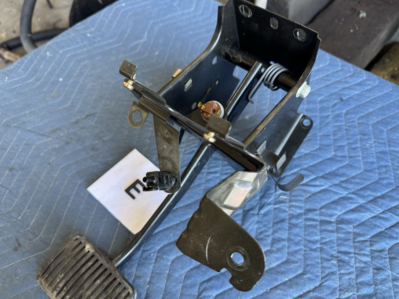 1986-1993 Volvo 240 244 245 Automatic Brake Pedal Assembly w/Switch OEM #4883E