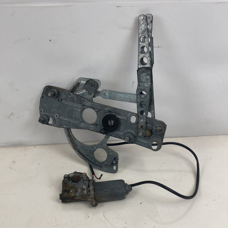 1986-1993 Volvo 240 244 Window Regulator Driver Front Bosch 1315021 OEM #4876M