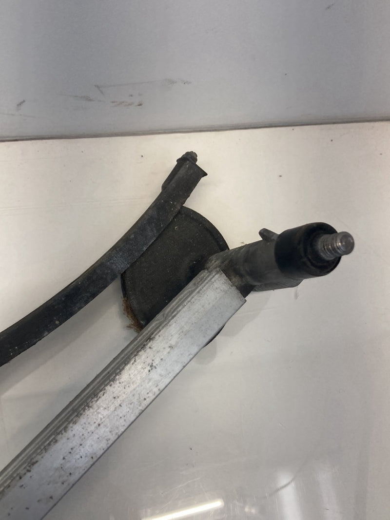 1986 Volvo 740 - Wiper Linkage