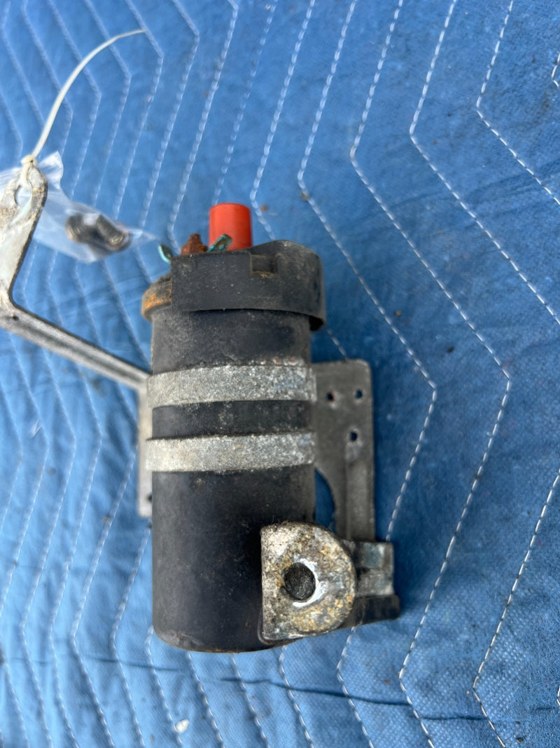 1986-1993 Volvo 240 244 Sedan Bosch Ignition Coil w/ Bracket 2.3L OEM #4225EM