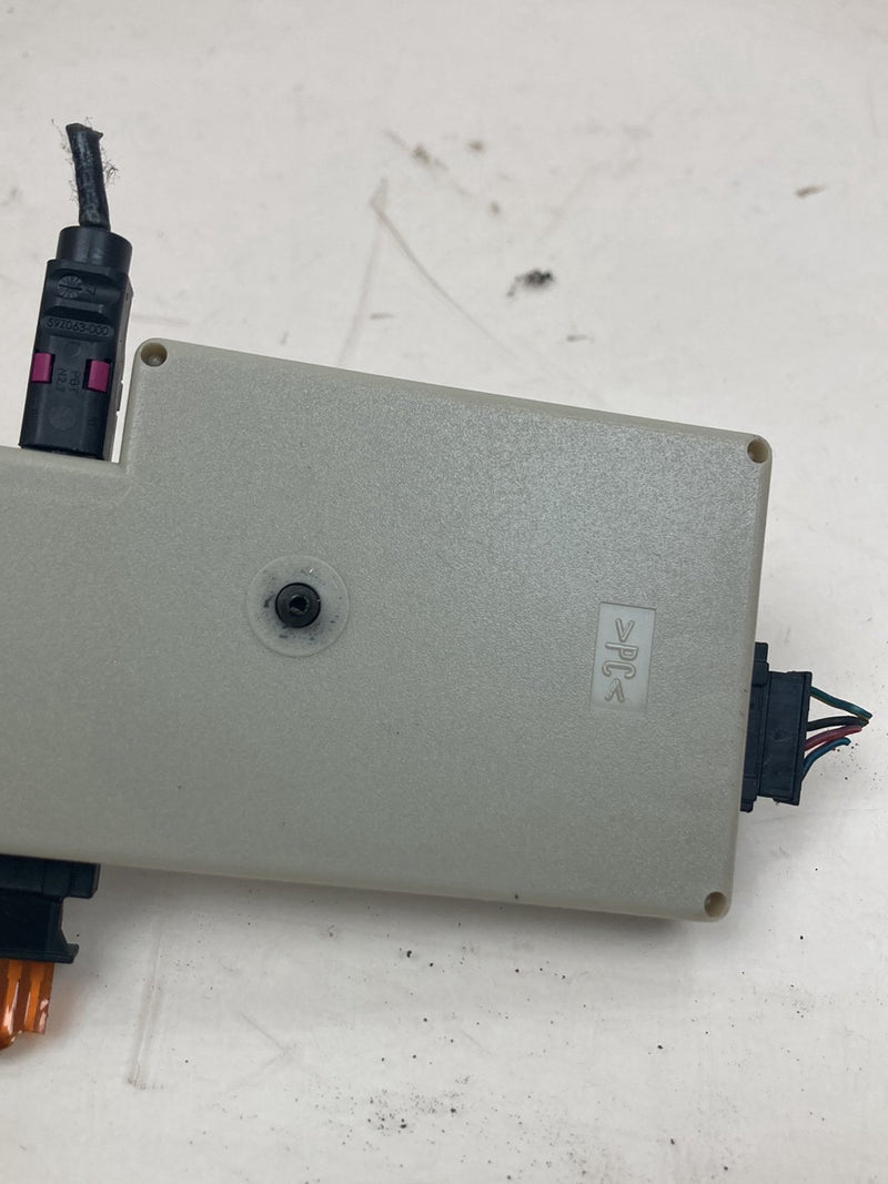 2009 BMW 328i E90- Antenna Amplifier PN: AV 9187643