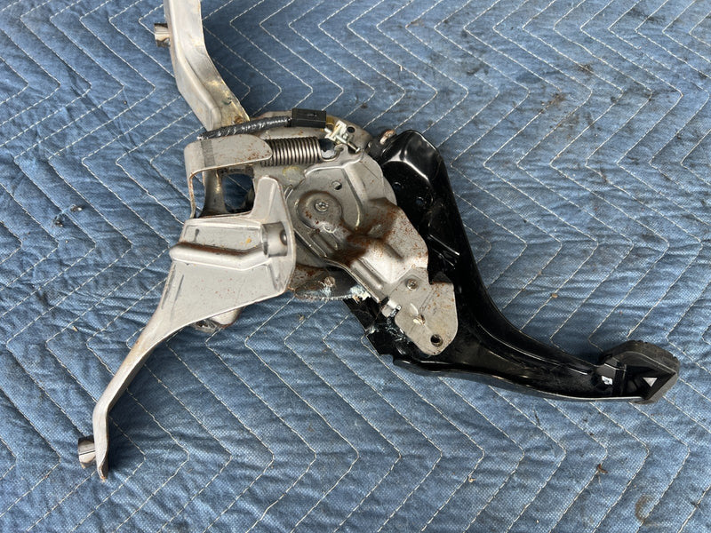 2008-2010 Nissan Rogue Emergency Brake Parking Pedal Assembly OEM #2069CN
