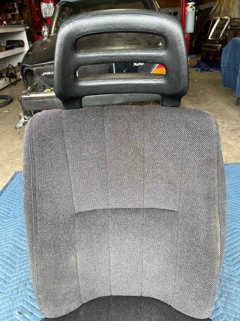 1986-1993 Volvo 240 244 Front Passenger Right Seat Gray Cloth *NICE* OE #4405EM