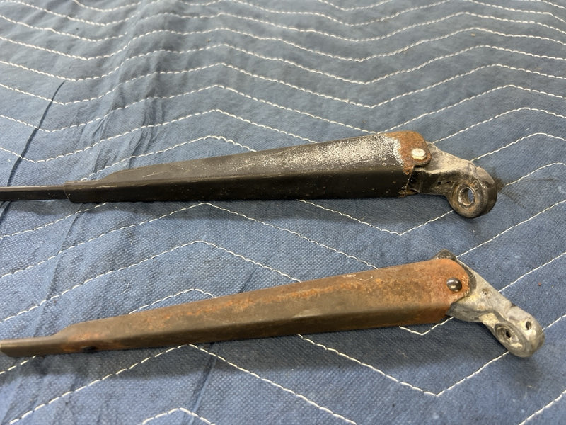 1992-1995 Volvo 940 740 Front Windshield Wiper Arm Pair Left & Right OEM #2LB