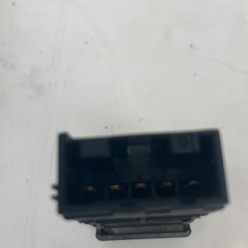 1999-2004 Land Rover Discovery II L550 Fuel Door Release Button Switch OEM #5041M