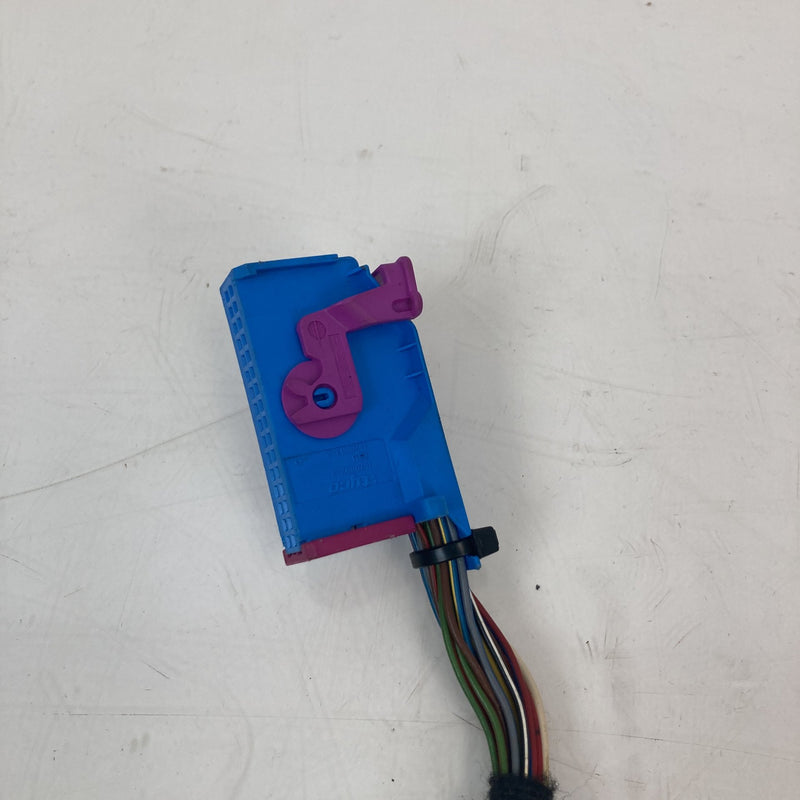 2001-2005 Volkswagen Passat Gauge Cluster Wiring Pigtail Tyco #5552M