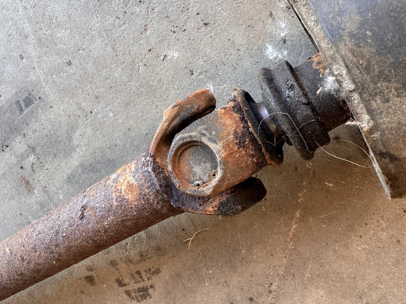 1986-1993 Volvo 240 244 245 Center Prop Drive Shaft Assembly Auto OEM #4973E