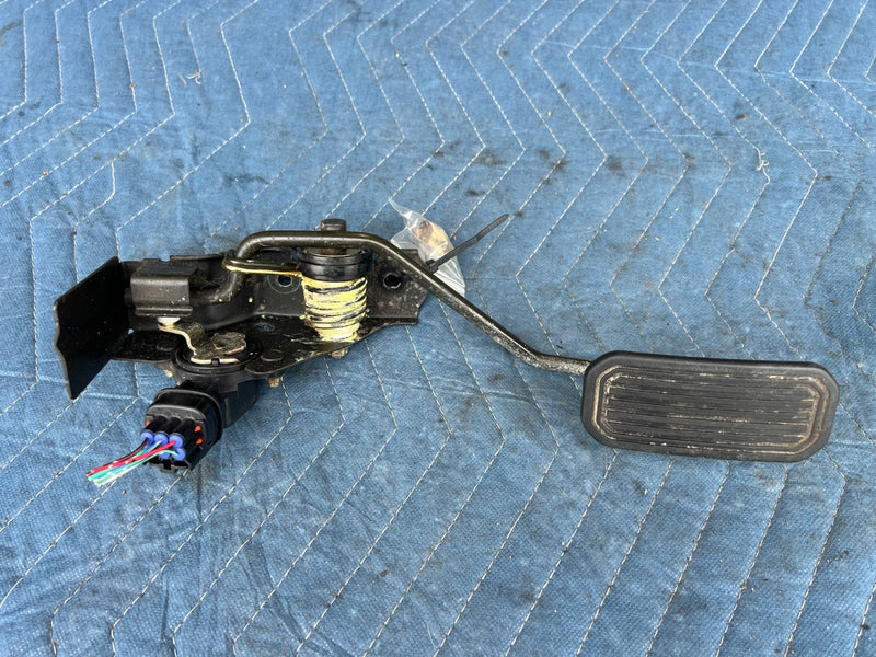 2002-2006  Toyota Camry Lexus ES300 Solara Gas Pedal Assembly OEM #106DU