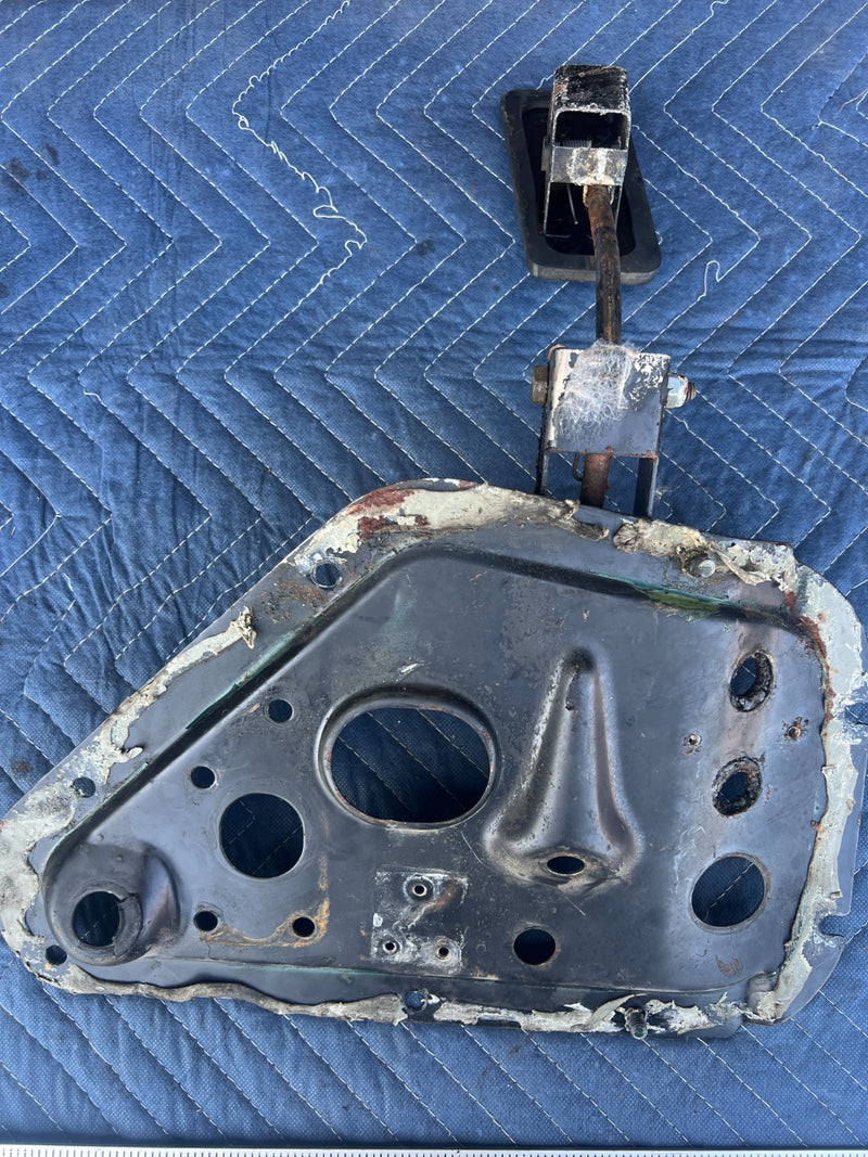1967-1974 Volvo 140 142 144 145 Gas Pedal Accelerator Assembly OEM #4921EM