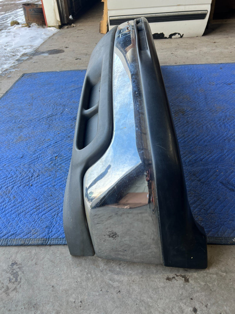 1999-2002 Chevy Silverado GM 1500 2500 Front Bumper w/ Chrome Trim OEM #1856CN