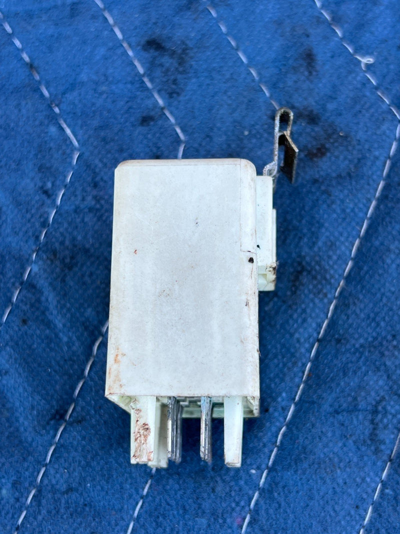 1986-1993 Volvo 240 244 245 Fuel Pump Relay 3523608 OEM #4168EM