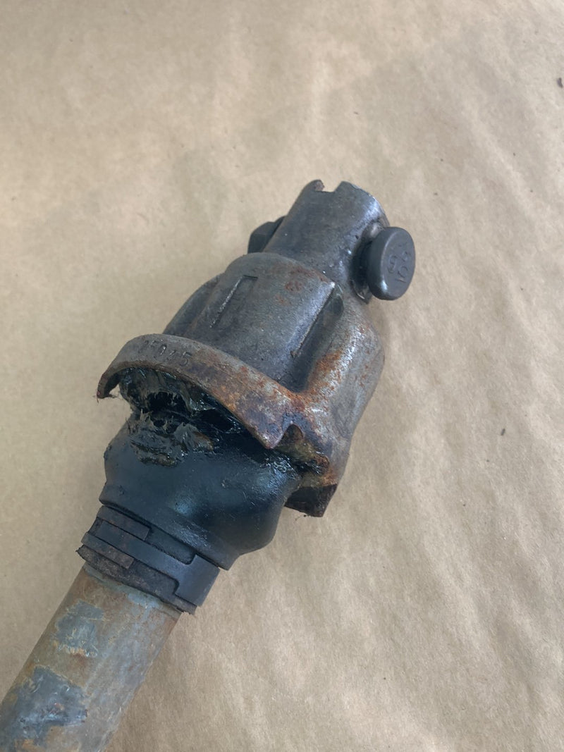 1988-1998 Chevy Silverado GMT400 Steering Intermediate Shaft w/ Boot 26040127