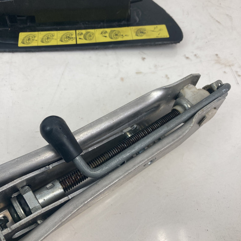 2001-2005 Volkswagen Passat Wheel Jack and Cover OEM #5521M