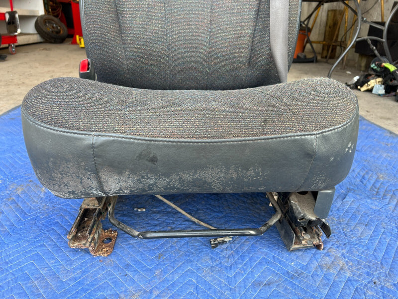 1999-2002 Chevy Silverado GM Driver Left Front Seat Bucket Seatbelt OEM #1853CN