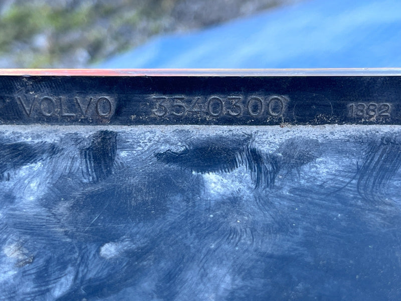 1986-1993 Volvo 240 244 Sedan Radiator & Cooling Fan Shroud 3540300 OEM #4279EM
