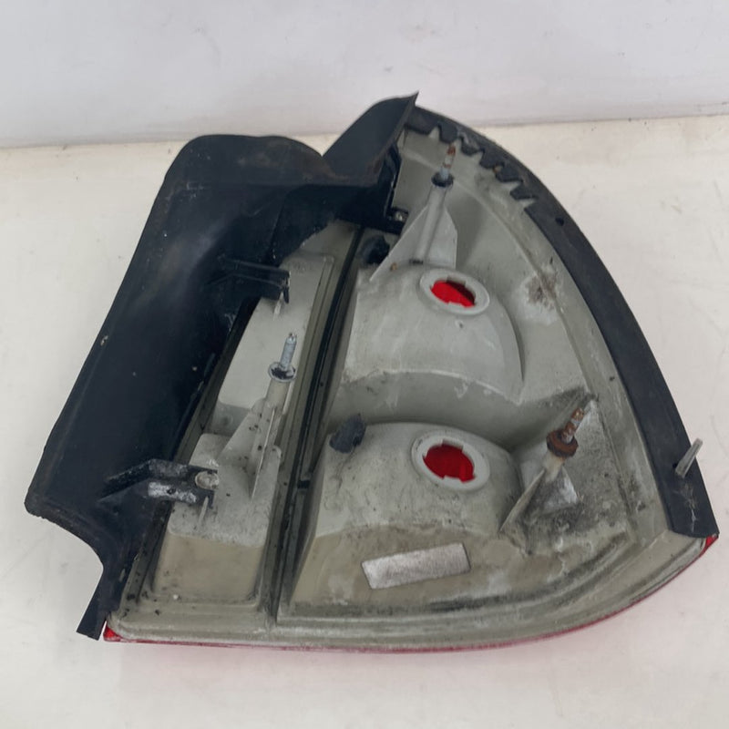 2002-2005 Lincoln Town Car Signature Tail Light Left WIX13B505A OEM #5137M
