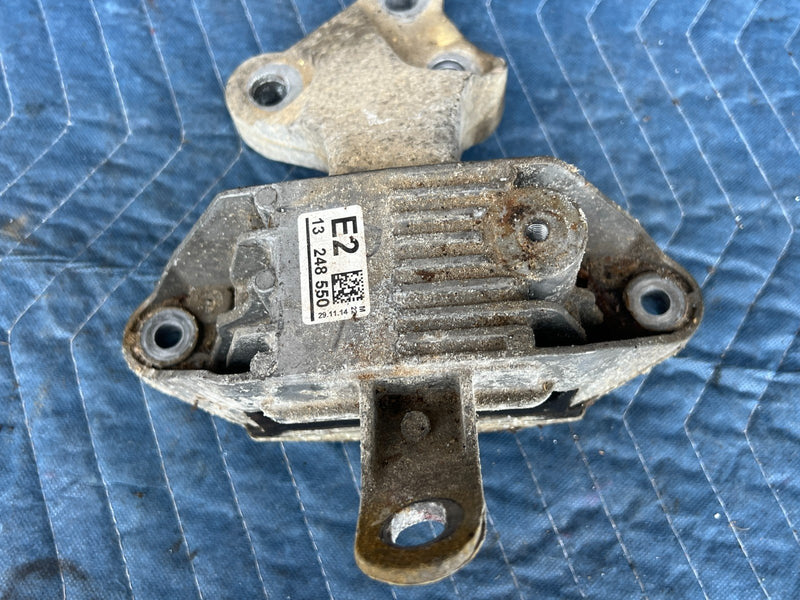 2012-2015 Chevy Cruze Transmission Center Mount 13248550 OEM #2230CN